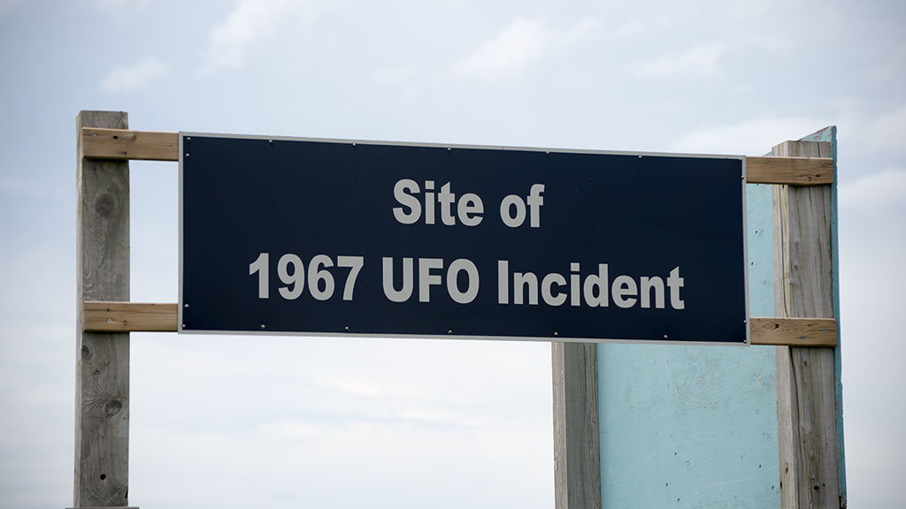 Shag Harbour official UFO sign
