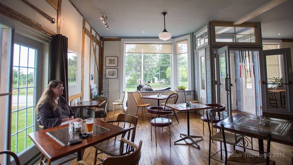 BluChatDiningRoom5362